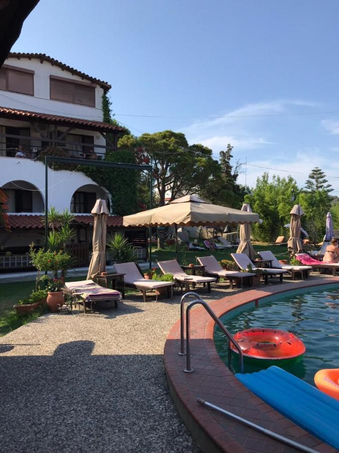 Oasis Aparthotel Skiathos stad Exteriör bild