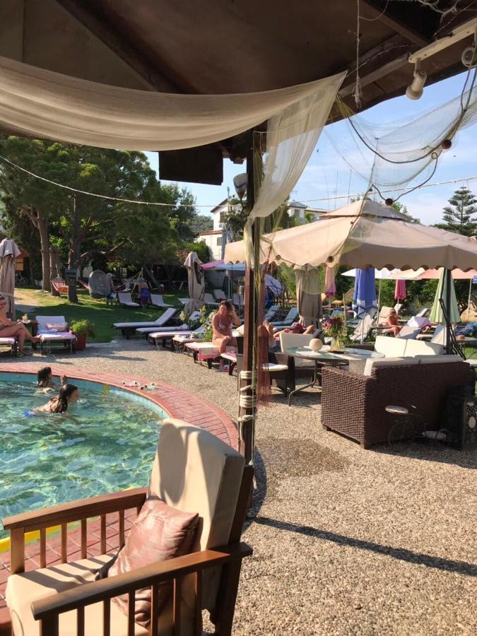 Oasis Aparthotel Skiathos stad Exteriör bild
