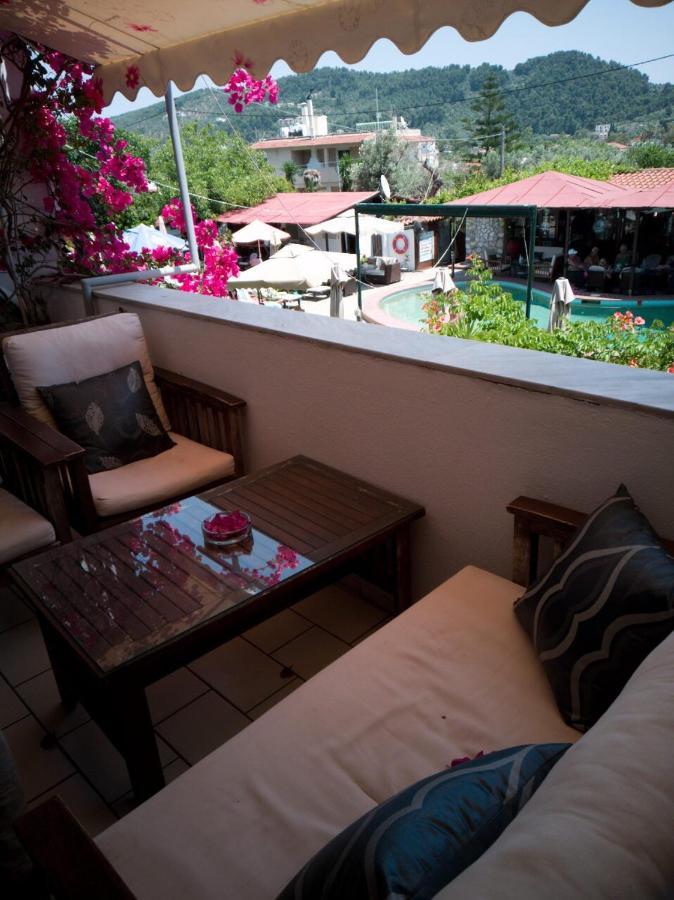 Oasis Aparthotel Skiathos stad Exteriör bild