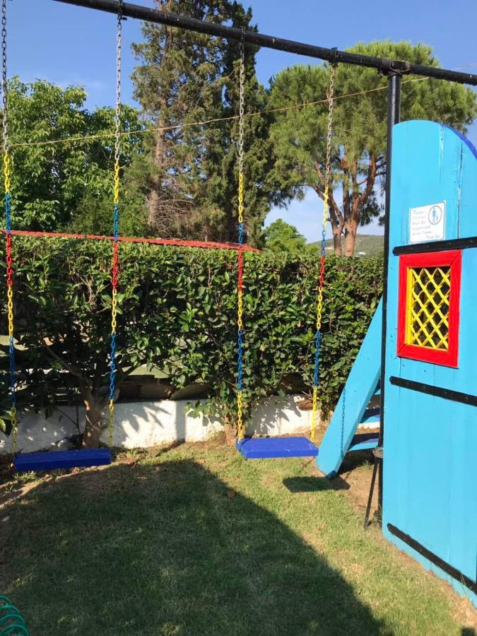 Oasis Aparthotel Skiathos stad Exteriör bild