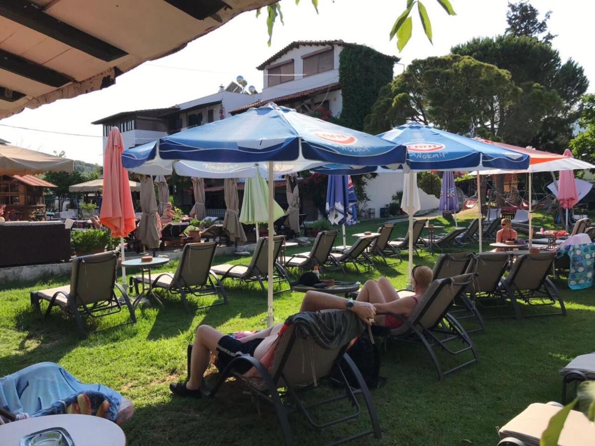 Oasis Aparthotel Skiathos stad Exteriör bild