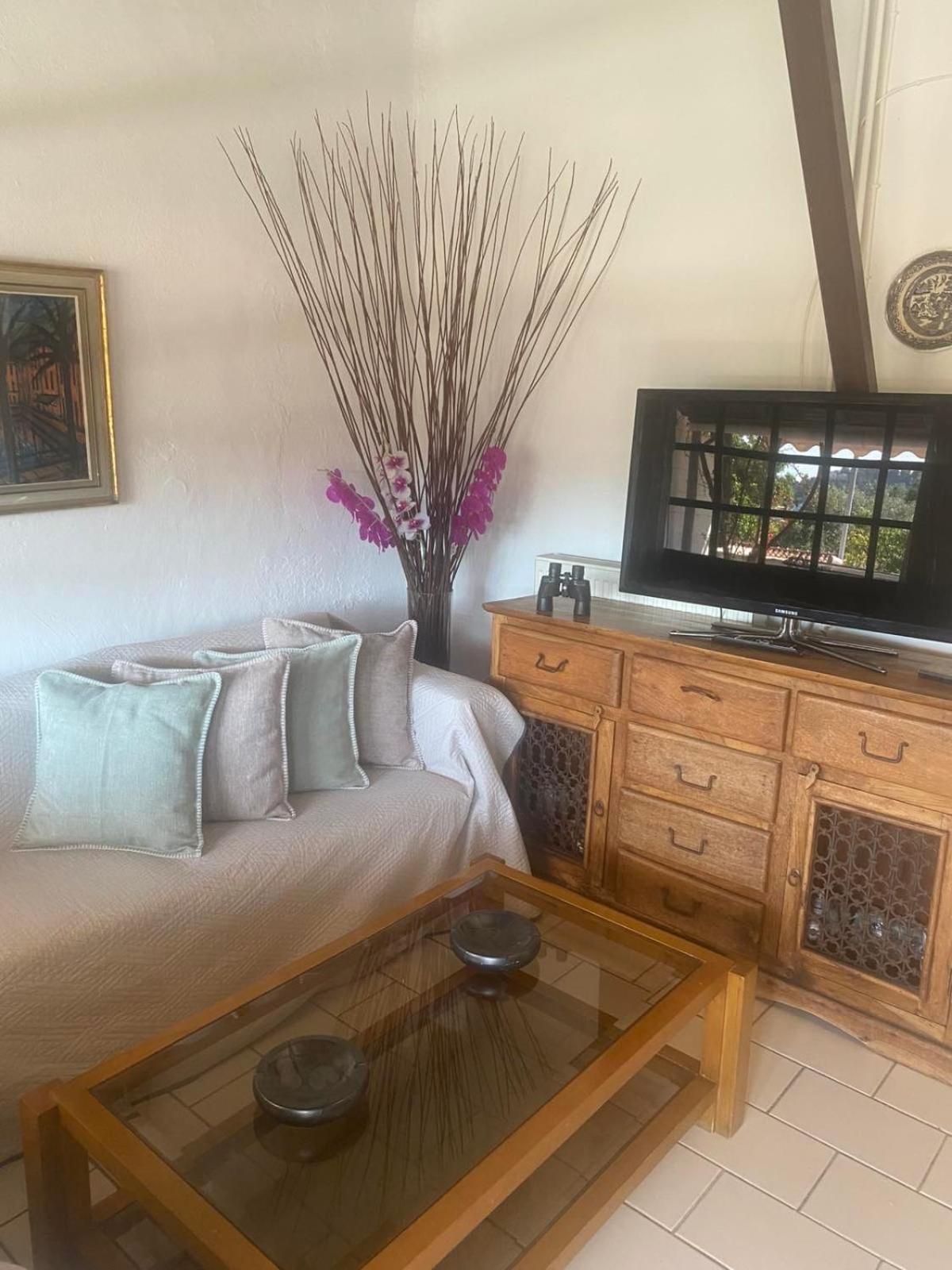Oasis Aparthotel Skiathos stad Exteriör bild